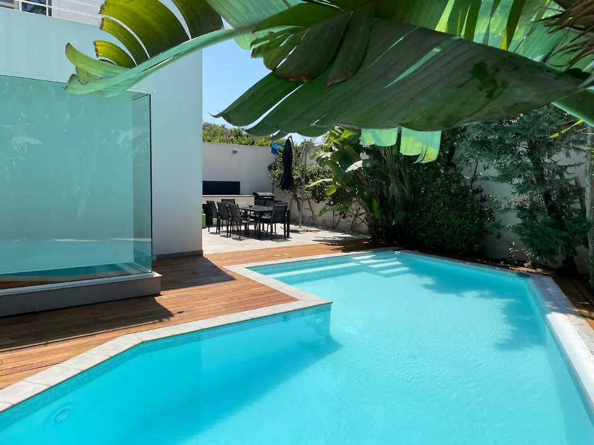 Villa Oasis, A Modern Stylish Villa In Attard Malta