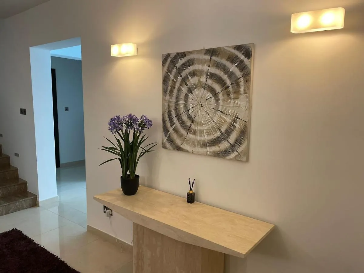 Villa Oasis, A Modern Stylish Villa In Attard Malta