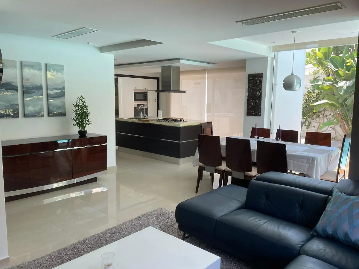 Villa Oasis, A Modern Stylish Villa In Attard Malta
